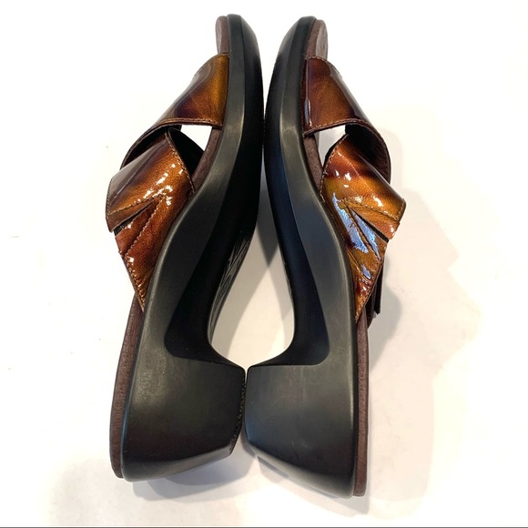 Aravon Tortoise Shell Leather Slide Sandals - Picture 4 of 9